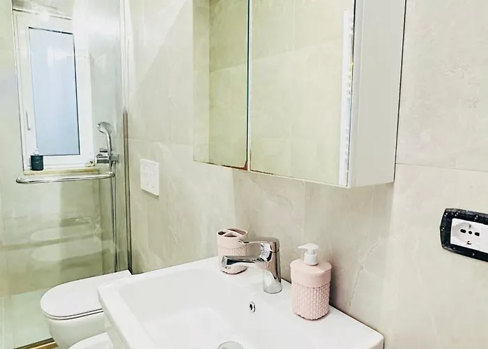 Blloku Luxury 2 Bedroom * Tirana