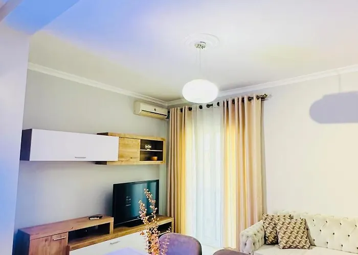 Blloku Luxury 2 Bedroom * Tirana