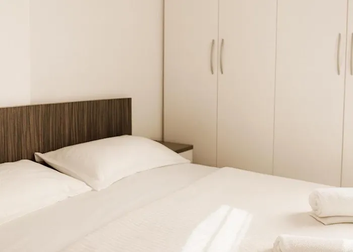 Blloku Luxury 2 Bedroom * Tirana