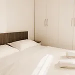 Blloku Luxury 2 Bedroom * Tirana