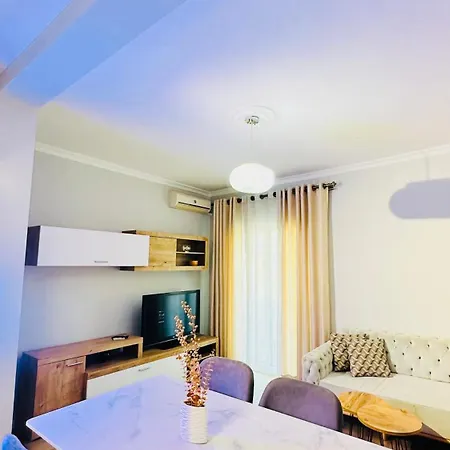 Blloku Luxury 2 Bedroom * 티라나