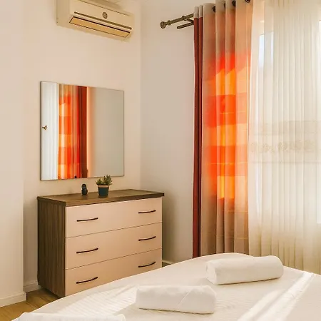 아파트 Blloku Luxury 2 Bedroom 티라나