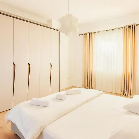 Blloku Luxury 2 Bedroom Апартаменты Тирана