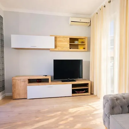 Blloku Luxury 2 Bedroom * ティラナ