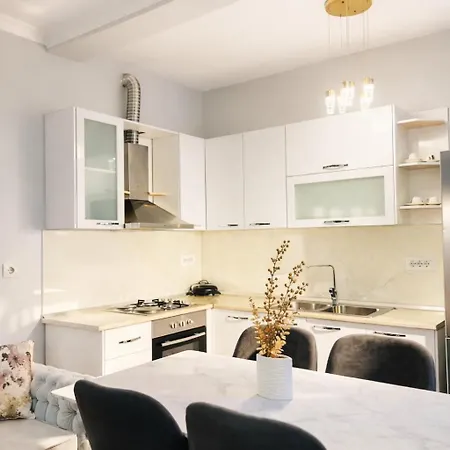 Blloku Luxury 2 Bedroom アパート